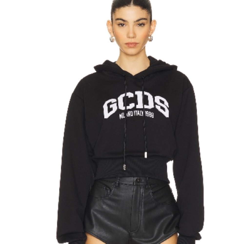 GCDS Logo Crop Hoodie in Black